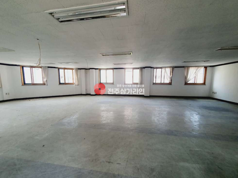 전북 전주완산구 효자동3가 코너변 넓은 평수 상가 월세 매물번호 11602 사진 1