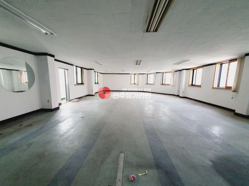 전북 전주완산구 효자동3가 코너변 넓은 평수 상가 월세 매물번호 11602 사진 3