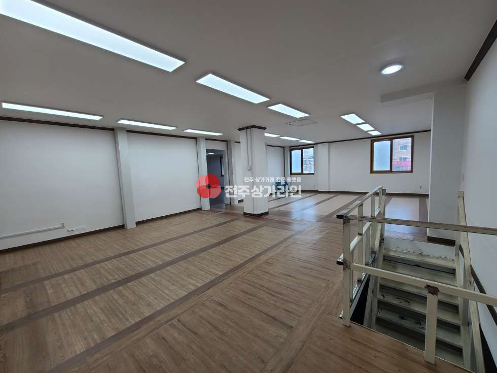 전북 전주완산구 중화산동2가 완산구청 맞은편 2층 상가 월세 매물번호 11580 사진 2