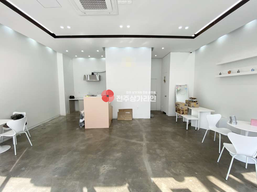 전북 전주완산구 효자동3가 ⭐홍리단길 대로변 카페,일반음식점,피부미용등 강력추천⭐유동인구많음⭐ 월세 매물번호 11916 사진 2