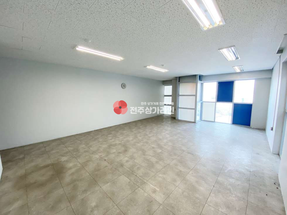 전북 전주완산구 중화산동2가 ⭐사무실 강력추천⭐깔끔한 인테리어⭐주차편하고 위치좋음⭐ 월세 매물번호 11893 사진 3