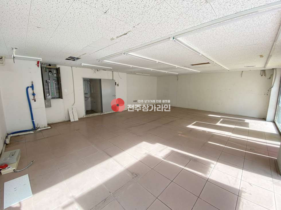 전북 전주완산구 효자동3가 ⭐카페,사무실,공방,1인샵,네일샵 강력추천⭐모서리위치⭐ 월세 매물번호 11877 사진 4
