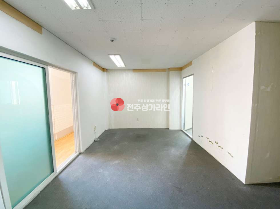 전북 전주덕진구 인후동1가 ⭐사무실,1인샵,네일샵,피부미용 강력추천 ⭐대로변위치 ⭐유동인구많음 ⭐ 월세 매물번호 11903 사진 2
