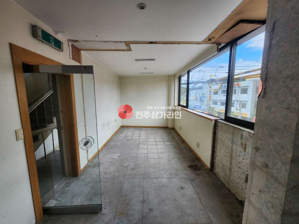 전북 전주완산구 동서학동 ⭐사무실용⭐스터디카페⭐한옥마을인접상가⭐대로변에위치⭐넓은공간 ⭐ 월세 매물번호 12232 사진 4