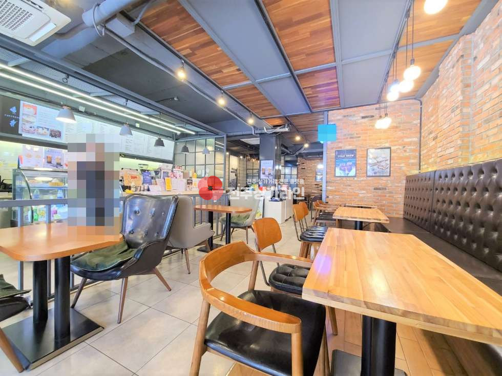 전북 전주완산구 효자동1가 ⭐카페창업 안성맞춤⭐깔끔하고 넓은 실내공간⭐인테리어좋아요⭐ 월세 매물번호 12287 사진 3