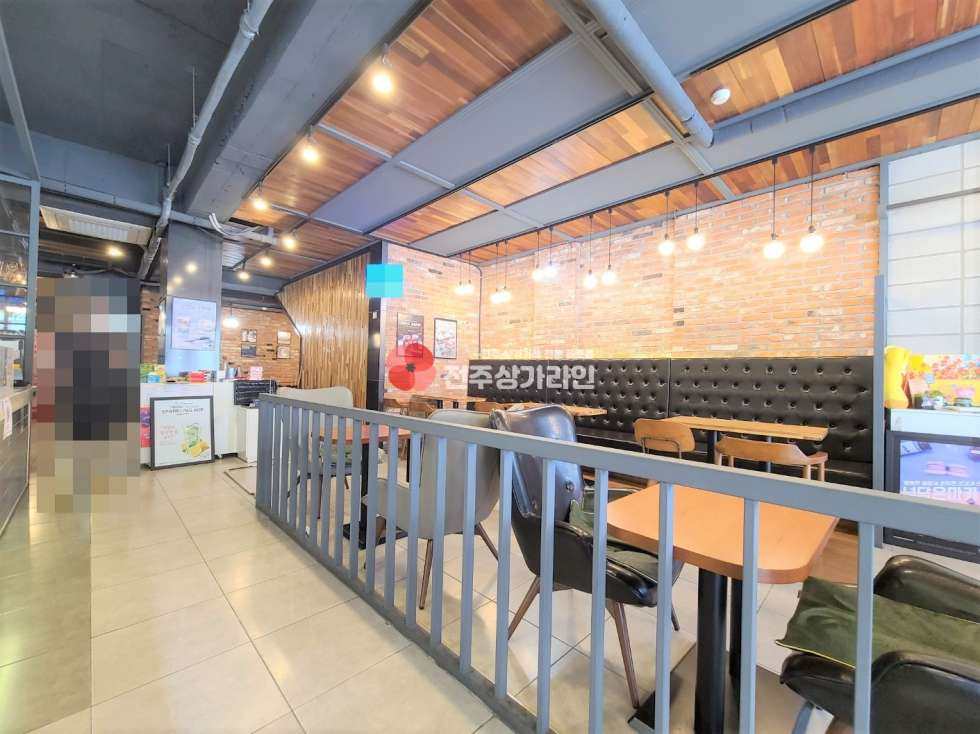 전북 전주완산구 효자동1가 ⭐카페창업 안성맞춤⭐깔끔하고 넓은 실내공간⭐인테리어좋아요⭐ 월세 매물번호 12287 사진 4