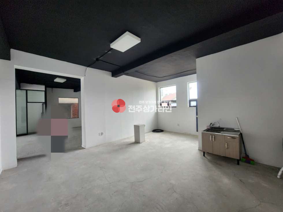 전북 전주완산구 중앙동2가 ⭐깔끔한상가⭐조명시설완료⭐평수넓고⭐화장실개별⭐3층옥상은덤으로사용가능⭐공방⭐ 월세 매물번호 12360 사진 3