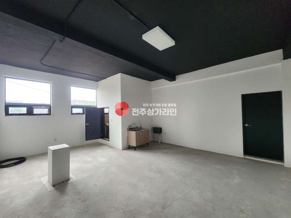 전북 전주완산구 중앙동2가 ⭐깔끔한상가⭐조명시설완료⭐평수넓고⭐화장실개별⭐3층옥상은덤으로사용가능⭐공방⭐ 월세 매물번호 12360 사진 4