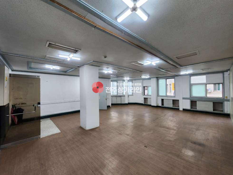 전북 전주완산구 서노송동 ⭐사무실용⭐위치좋아요⭐넓은상가⭐조용한 사무실⭐적극추천⭐ 월세 매물번호 12376 사진 2