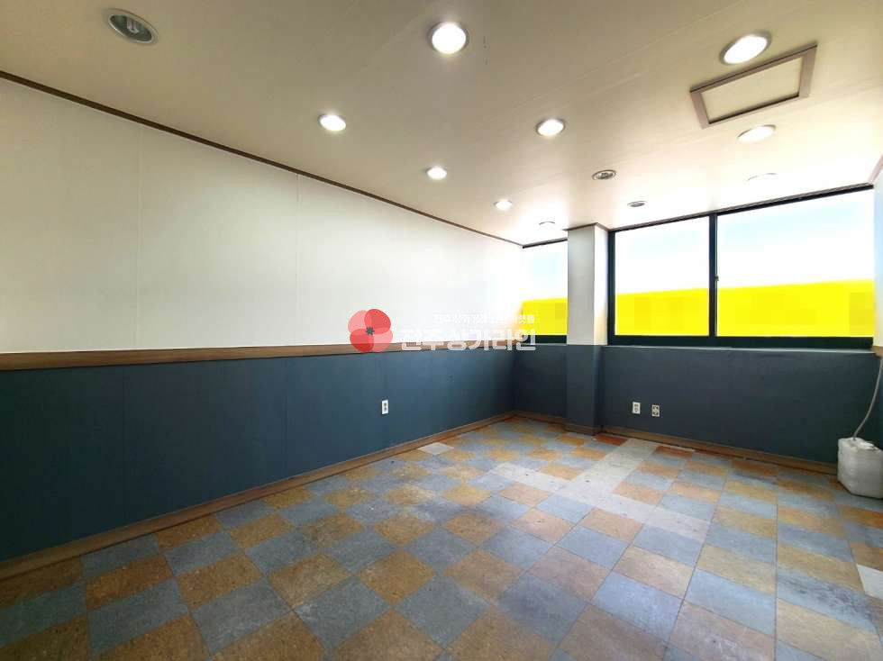 전북 전주완산구 삼천동1가 ⭐교육관련사무실/학원⭐초등학교정문앞상권⭐ 월세 매물번호 12555 사진 3