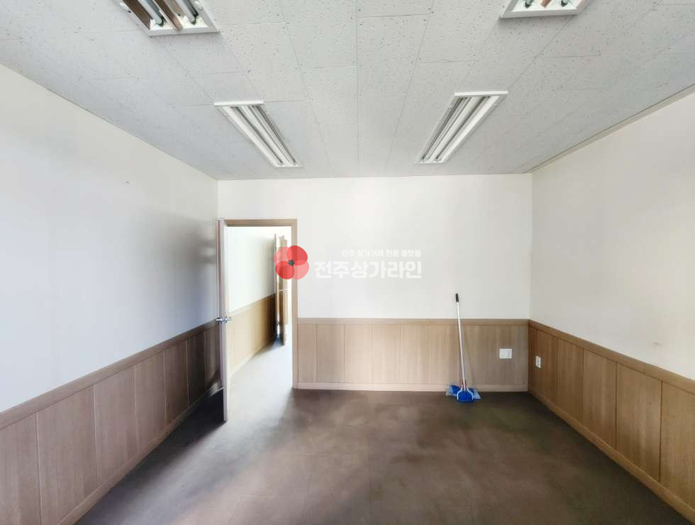 전북 전주덕진구 덕진동1가 ⭐깔끔한사무실⭐교회⭐내부시설깔끔⭐위치좋아요⭐ 월세 매물번호 12561 사진 2