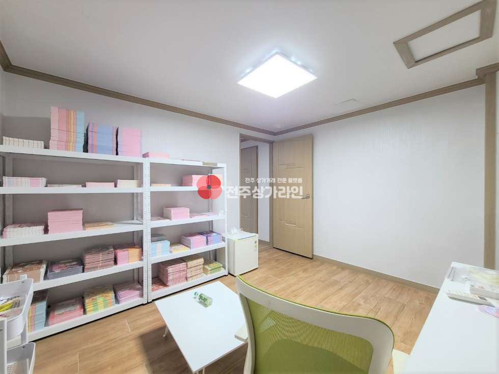 전북 전주완산구 효자동3가 ⭐창고로사용가능한원룸형상가⭐거실포함방이3개⭐거주가능해요⭐ 월세 매물번호 12533 사진 7