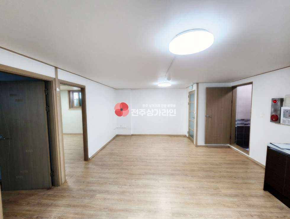 전북 전주덕진구 송천동2가 ⭐사무실용원룸상가⭐넓은평수⭐주차편리⭐위치좋음⭐ 월세 매물번호 12568 사진 2