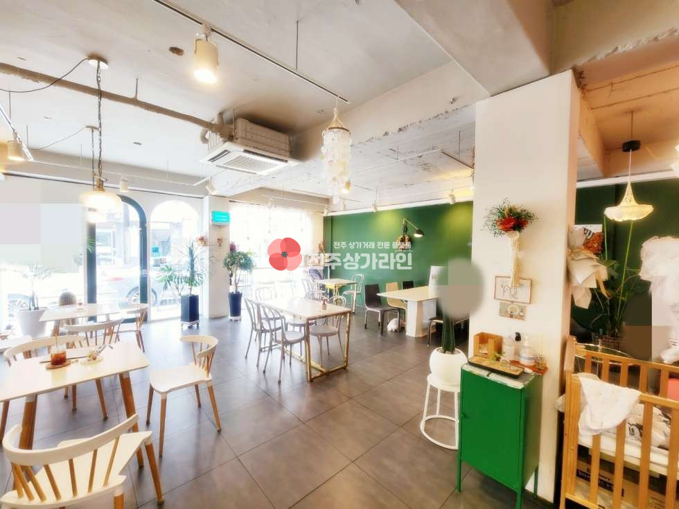 전북 전주완산구 경원동3가 ⭐빵,커피⭐느낌좋은카페⭐분위기⭐평수⭐깔끔합니다⭐권리금은보신후협의⭐ 월세 매물번호 12372 사진 4