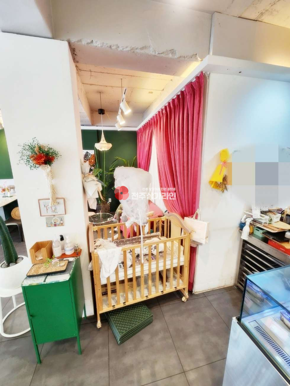 전북 전주완산구 경원동3가 ⭐빵,커피⭐느낌좋은카페⭐분위기⭐평수⭐깔끔합니다⭐권리금은보신후협의⭐ 월세 매물번호 12372 사진 9