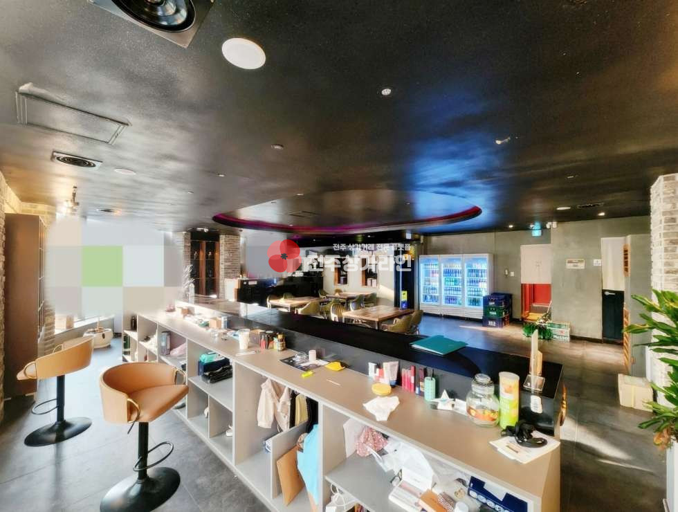 전북 전주완산구 중화산동2가 ⭐영업중상가⭐위치좋은BAR⭐그래도양도양수⭐넓은평수⭐개방감좋은창문⭐ 월세 매물번호 12620 사진 2