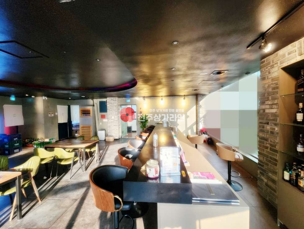 전북 전주완산구 중화산동2가 ⭐영업중상가⭐위치좋은BAR⭐그래도양도양수⭐넓은평수⭐개방감좋은창문⭐ 월세 매물번호 12620 사진 6