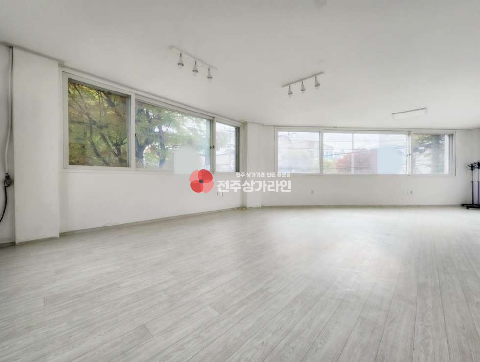 전북 전주완산구 효자동3가 ⭐깔끔한사무실⭐탁트인개방감⭐화이트인테리어⭐위치좋은상가⭐ 월세 매물번호 12719 사진 1