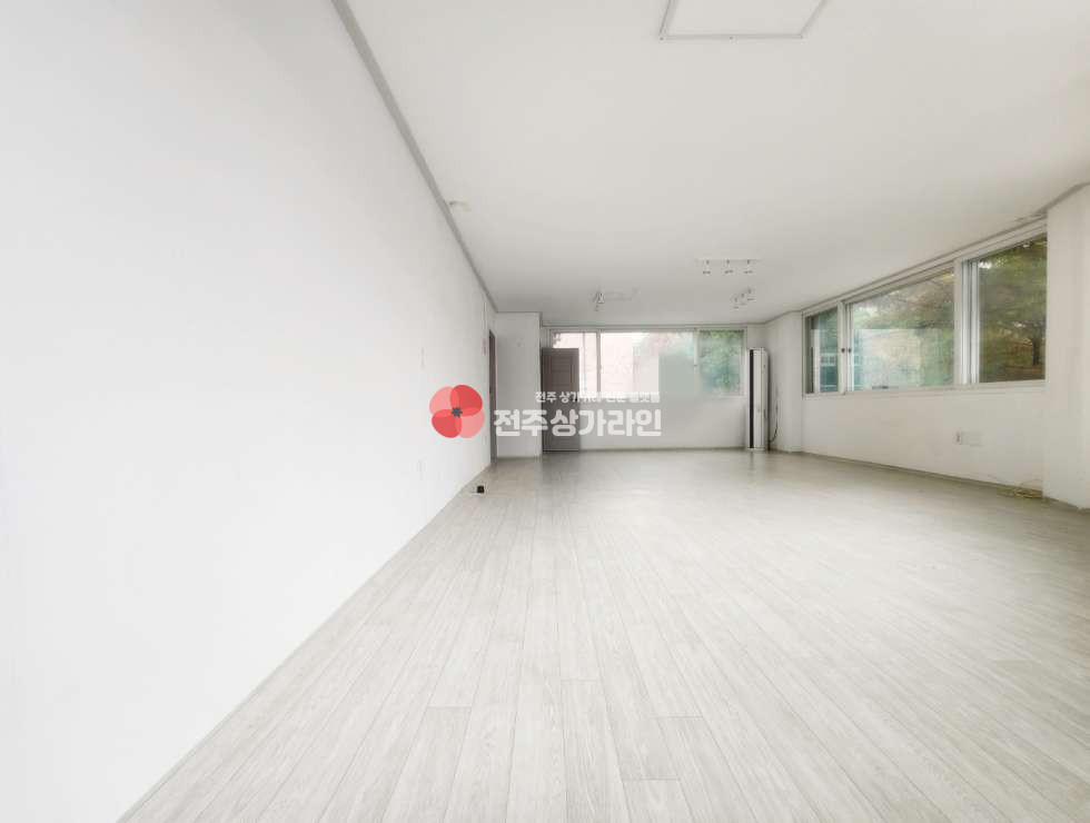 전북 전주완산구 효자동3가 ⭐깔끔한사무실⭐탁트인개방감⭐화이트인테리어⭐위치좋은상가⭐ 월세 매물번호 12719 사진 2