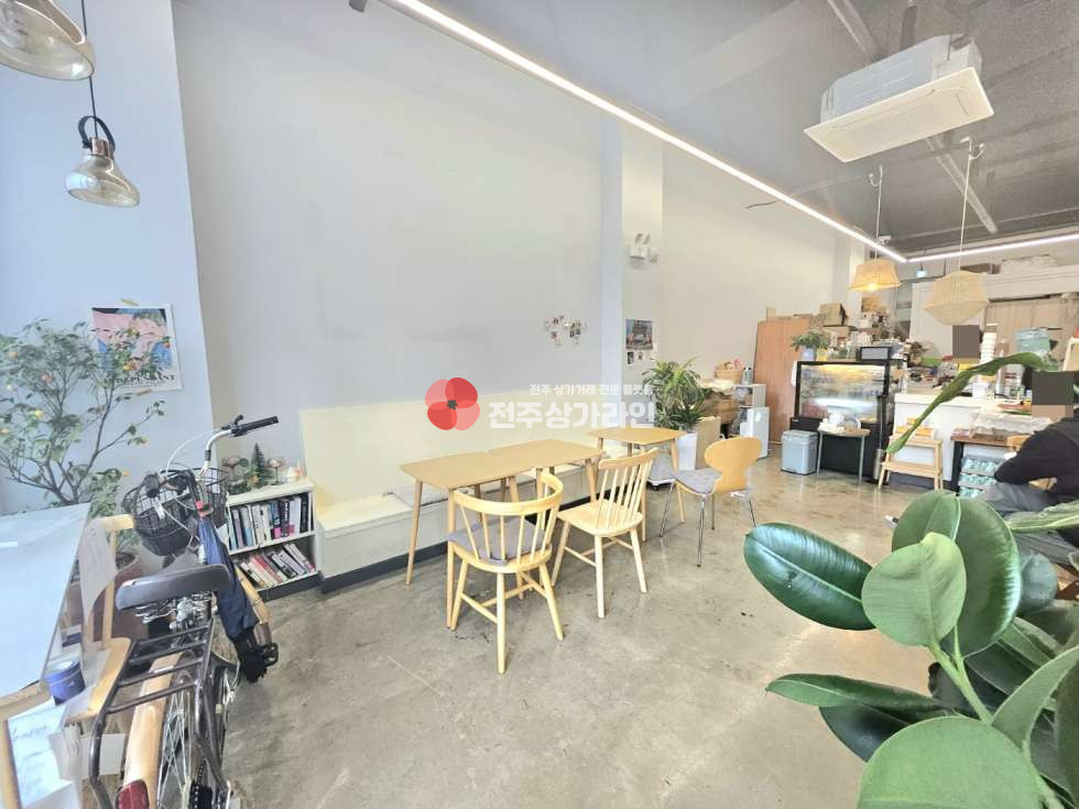 전북 전주덕진구 송천동2가 ⭐권리금없이 카페 양도양수받으실분 추천⭐한달간 렌트프리⭐다른업종가능⭐유동인구좋음⭐ 월세 매물번호 12852 사진 1