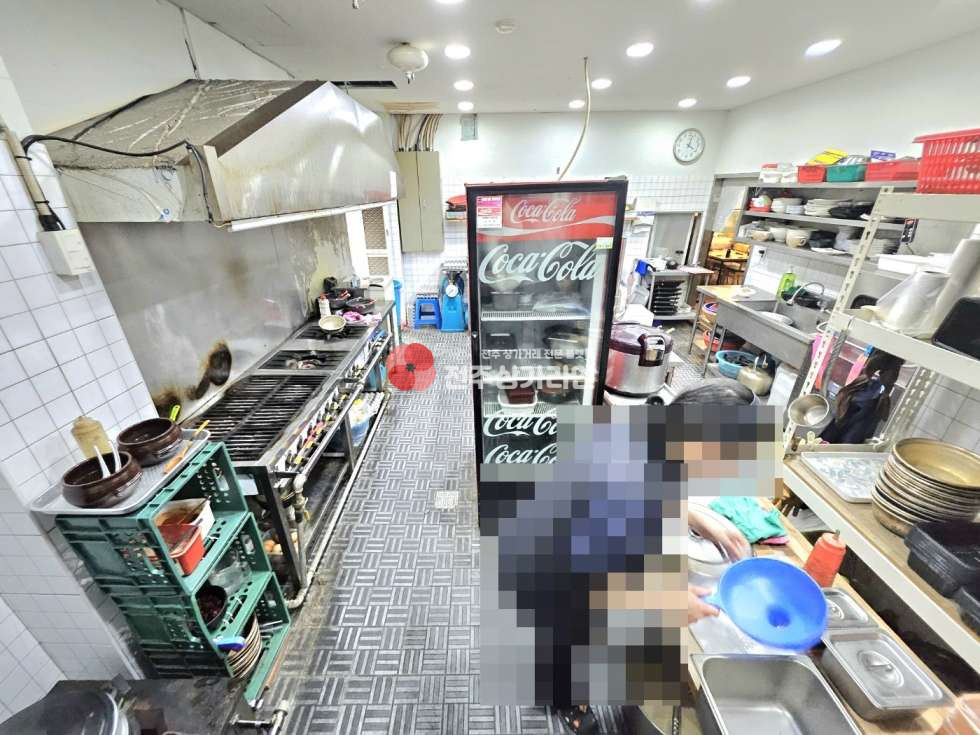 전북 전주완산구 중화산동2가 ⭐음식점자리 양도양수받으실분 추천⭐술집,밥집 요식업 관련업종 강력추천!⭐유동인구최고⭐깔끔한인테리어⭐ 월세 매물번호 12897 사진 16