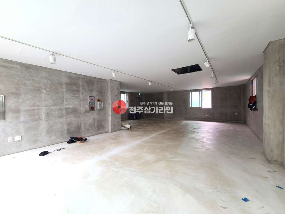 전북 전주완산구 평화동1가 ⭐주류창고/미용/피부/창고형사무실/사무실⭐주차장이바로옆에있어요⭐ 월세 매물번호 12610 사진 1