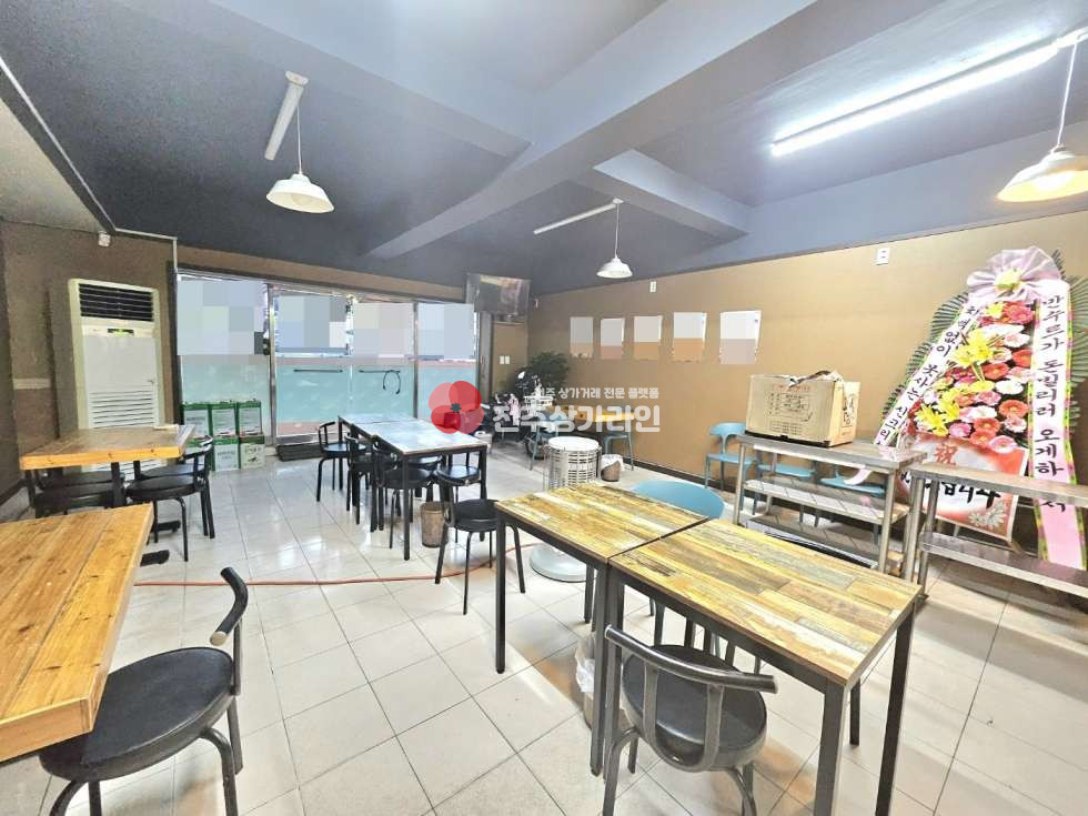 전북 전주완산구 효자동1가 ⭐대박매출 프랜차이즈 치킨집 양도받으실분 추천⭐합리적인권리금⭐깔끔한인테리어⭐대로변인접⭐ 월세 매물번호 13016 사진 1