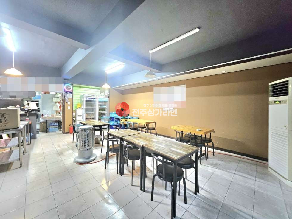전북 전주완산구 효자동1가 ⭐대박매출 프랜차이즈 치킨집 양도받으실분 추천⭐합리적인권리금⭐깔끔한인테리어⭐대로변인접⭐ 월세 매물번호 13016 사진 3