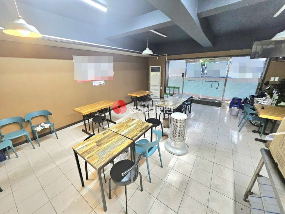 전북 전주완산구 효자동1가 ⭐대박매출 프랜차이즈 치킨집 양도받으실분 추천⭐합리적인권리금⭐깔끔한인테리어⭐대로변인접⭐ 월세 매물번호 13016 사진 4