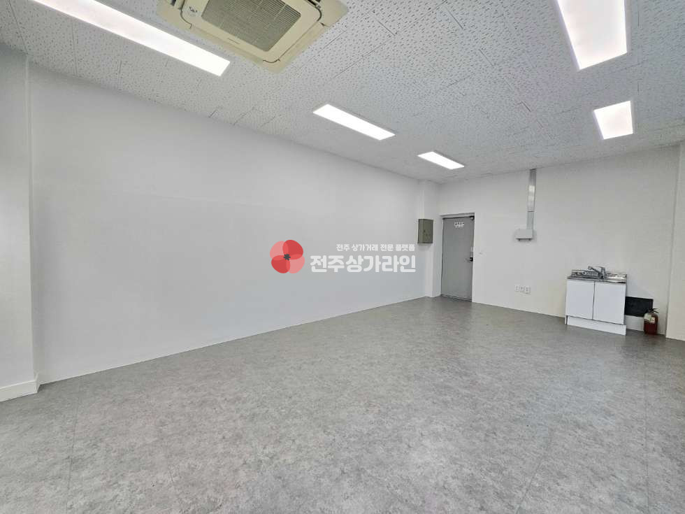 전북 전주완산구 효자동3가 ⭐사무실,미용관련업,옷가게 등 자유업종 추천⭐깔끔한인테리어⭐대로변인접⭐ 월세 매물번호 13079 사진 3