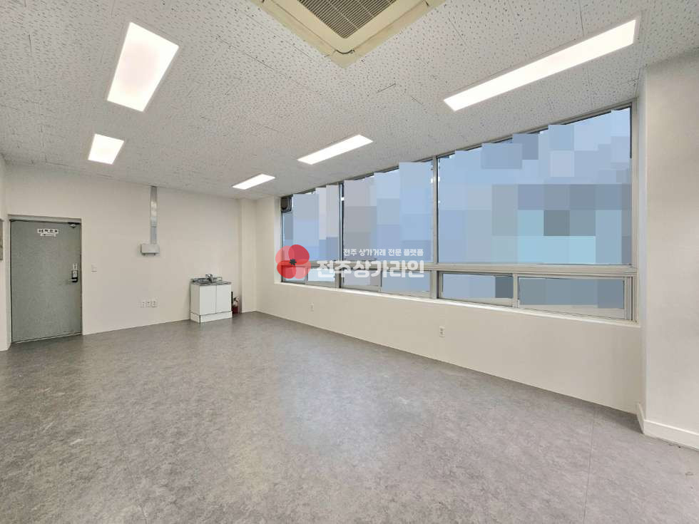 전북 전주완산구 효자동3가 ⭐사무실,미용관련업,옷가게 등 자유업종 추천⭐깔끔한인테리어⭐대로변인접⭐ 월세 매물번호 13079 사진 4