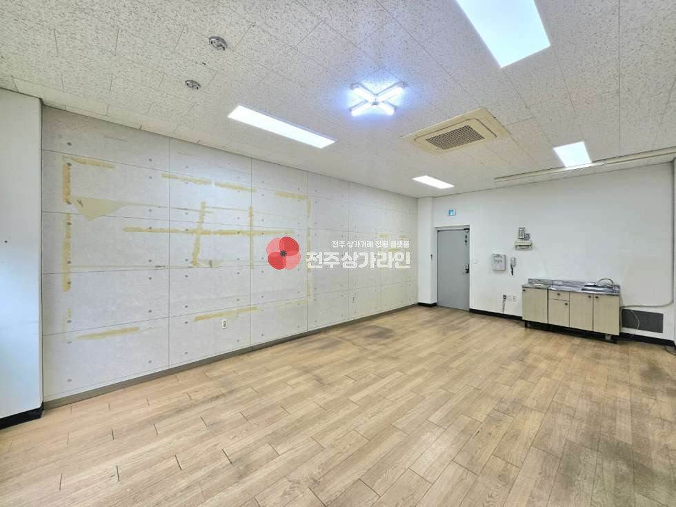 전북 전주완산구 효자동3가 ⭐사무실,미용관련업,옷가게 등 자유업종 추천⭐깔끔한인테리어⭐대로변인접⭐ 월세 매물번호 13080 사진 3