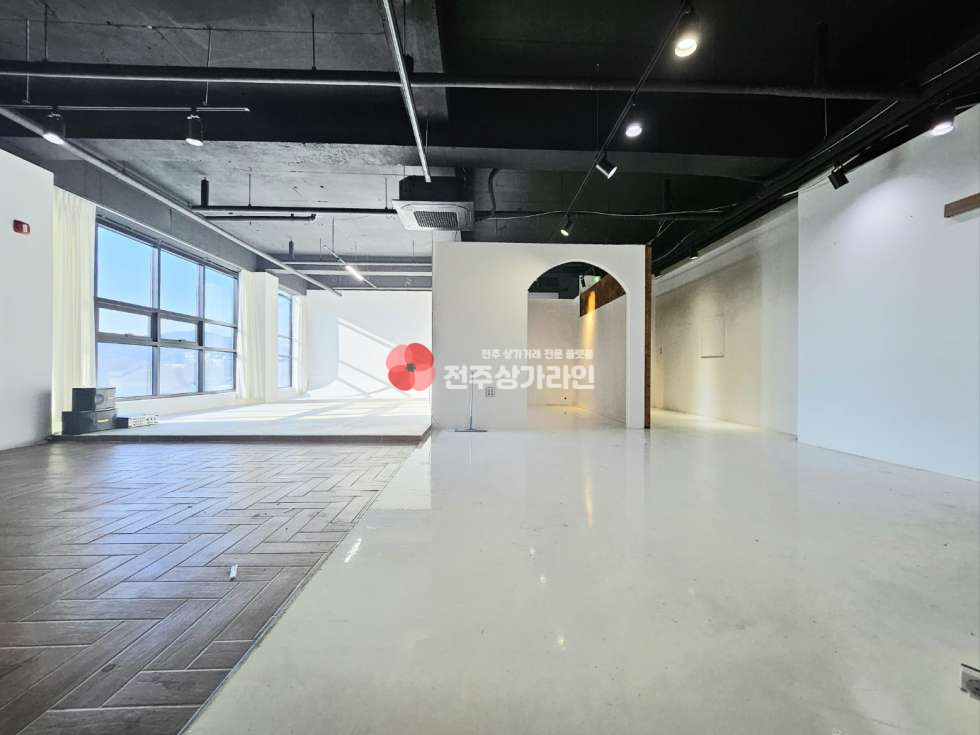 전북 전주완산구 효자동2가 ⭐너무 예쁘고 권리금 없이 저렴한 촬영 스튜디오를 소개합니다⭐ 월세 매물번호 13126 사진 2