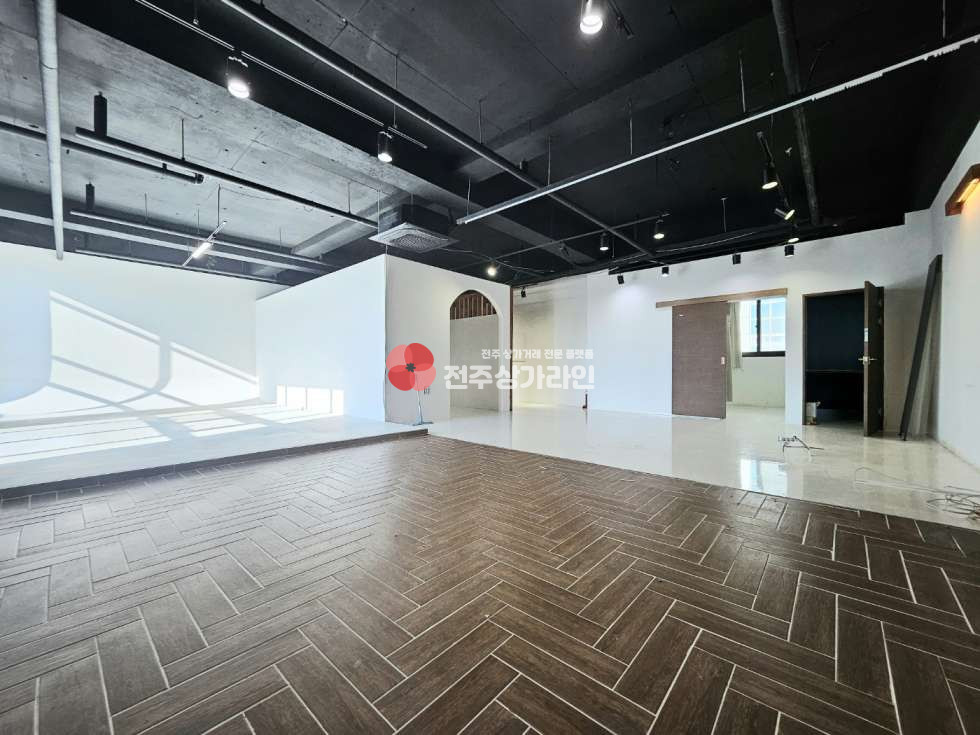전북 전주완산구 효자동2가 ⭐너무 예쁘고 권리금 없이 저렴한 촬영 스튜디오를 소개합니다⭐ 월세 매물번호 13126 사진 3