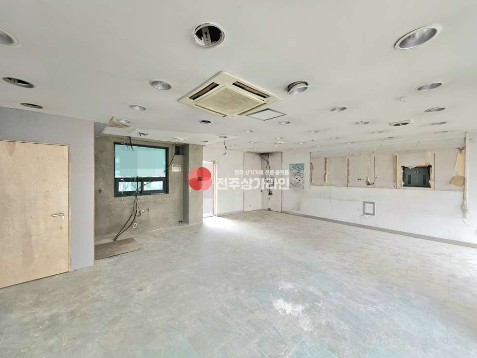 전북 전주완산구 중화산동2가 ⭐음식점,미용관련업,판매점,사무실 등 모든업종 추천⭐큰대로변사거리위치⭐유동인구좋음⭐ 월세 매물번호 13159 사진 3