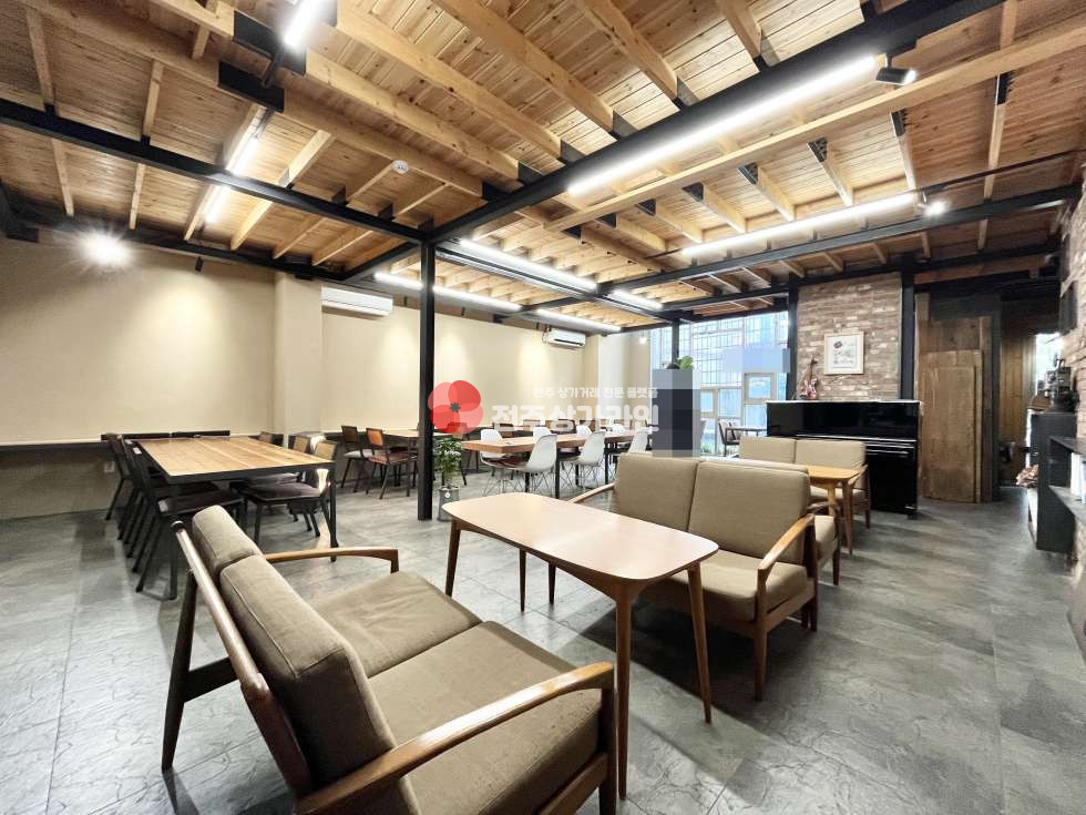전북 전주완산구 효자동2가 ⭐시설 인테리어 최상⭐아파트 ,빌라 밀집지역⭐갤러리하우스,카페,꽃집,사무실,미용실 ,추천⭐ 월세 매물번호 13252 사진 3