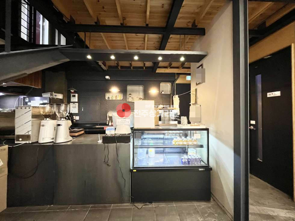 전북 전주완산구 효자동2가 ⭐시설 인테리어 최상⭐아파트 ,빌라 밀집지역⭐갤러리하우스,카페,꽃집,사무실,미용실 ,추천⭐ 월세 매물번호 13252 사진 9