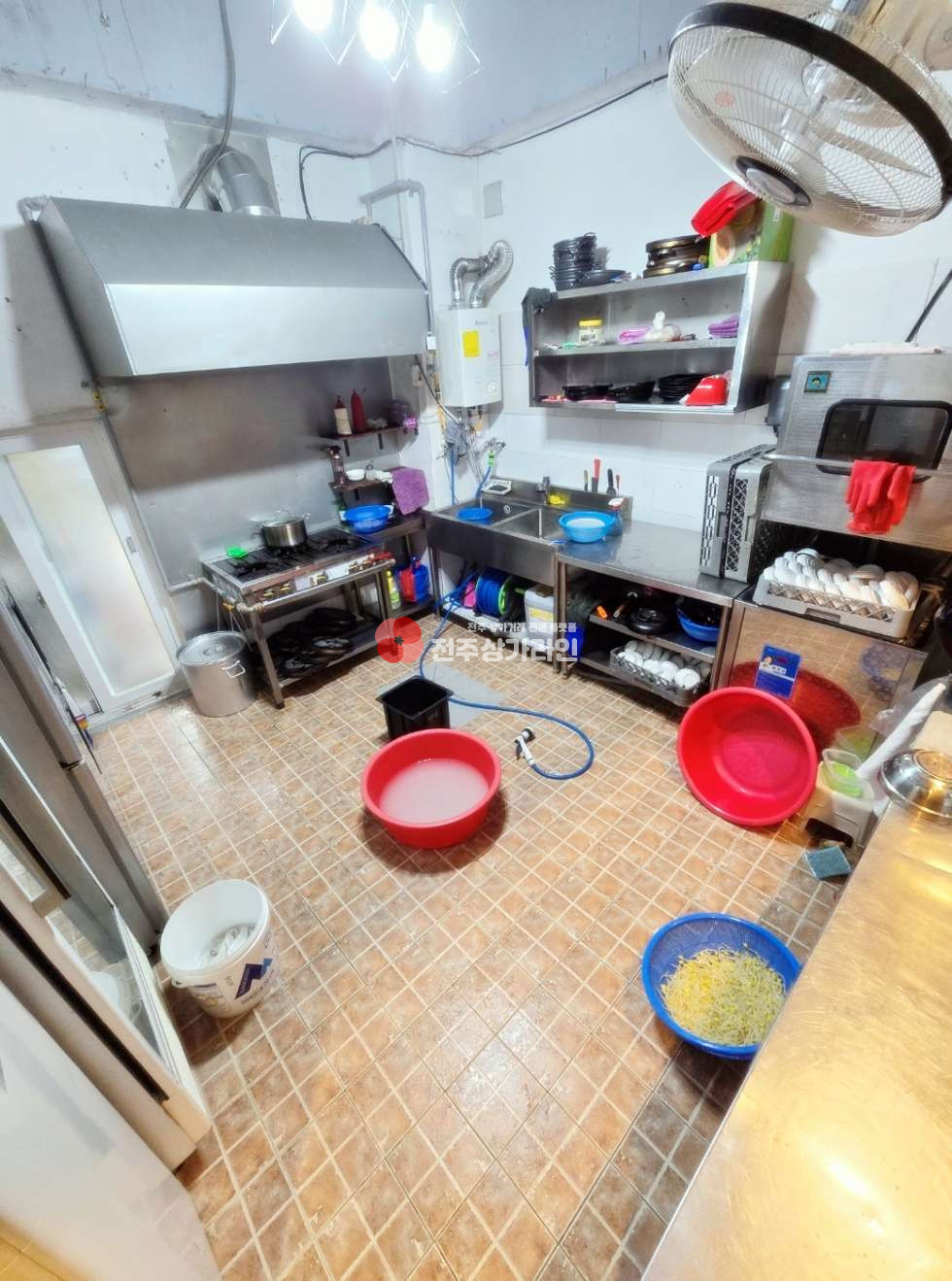 전북 전주덕진구 우아동2가 ⭐음식점,술집,가맥⭐대로변⭐시설완비⭐깔끔한내부시설⭐화장실개별⭐ 월세 매물번호 13383 사진 5