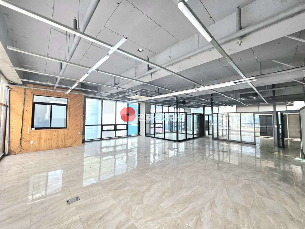 전북 전주완산구 효자동3가 ⭐애견카페 ,술집,와인,칵테일 빠(bar) 자리로 강력추천⭐자유업종추천⭐야외테라스⭐깔끔한인테리어⭐대로변인접⭐ 월세 매물번호 13097 사진 1