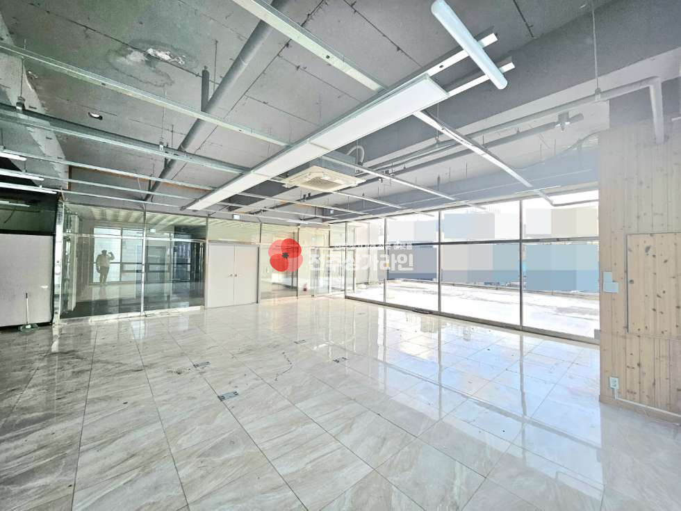 전북 전주완산구 효자동3가 ⭐애견카페 ,술집,와인,칵테일 빠(bar) 자리로 강력추천⭐자유업종추천⭐야외테라스⭐깔끔한인테리어⭐대로변인접⭐ 월세 매물번호 13097 사진 3