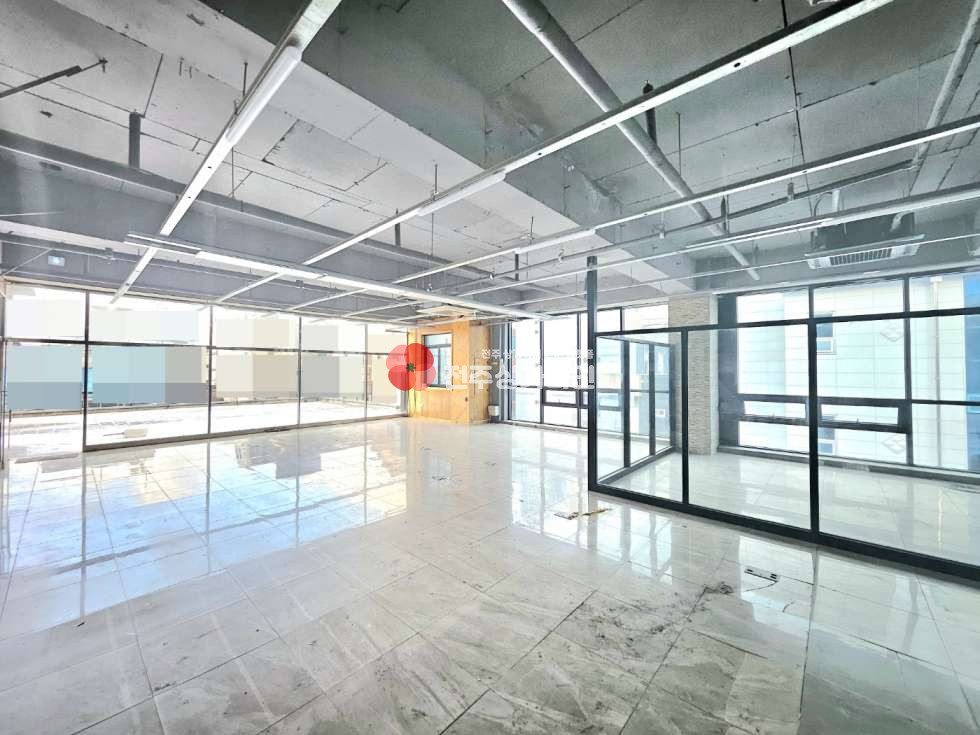 전북 전주완산구 효자동3가 ⭐애견카페 ,술집,와인,칵테일 빠(bar) 자리로 강력추천⭐자유업종추천⭐야외테라스⭐깔끔한인테리어⭐대로변인접⭐ 월세 매물번호 13097 사진 4