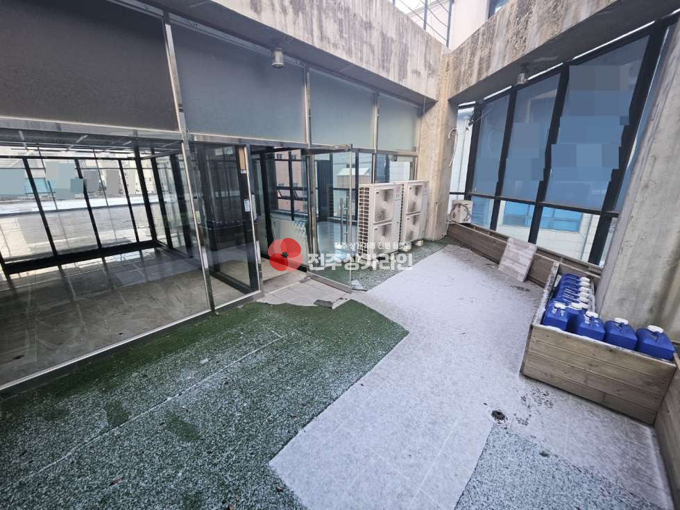 전북 전주완산구 효자동3가 ⭐애견카페 ,술집,와인,칵테일 빠(bar) 자리로 강력추천⭐자유업종추천⭐야외테라스⭐깔끔한인테리어⭐대로변인접⭐ 월세 매물번호 13097 사진 12