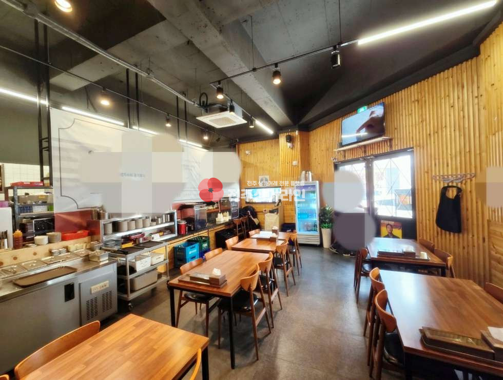 전북 전주덕진구 만성동 ⭐성업음식점⭐위치⭐주차⭐유동인구⭐깔끔한시설⭐권조정가능⭐ 월세 매물번호 13388 사진 2