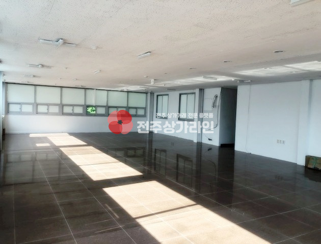 전북 전주덕진구 송천동1가 ⭐사무실⭐학원⭐깔끔한내부⭐남향⭐바닥상태좋아요⭐ 월세 매물번호 13492 사진 2