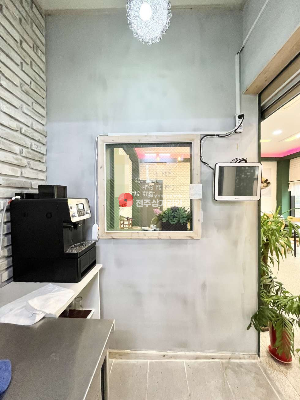 전북 전주완산구 삼천동2가 ⭐1,2층 통 임대⭐깔끔한 인테리어 와 개별 창고,테라스 를 가진 매물⭐타업종변경가능⭐ 월세 매물번호 13376 사진 10