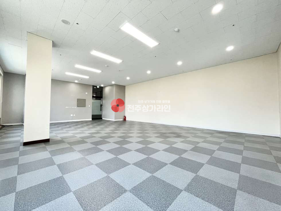 전북 전주완산구 효자동2가 ⭐신시가지 사무실⭐넓은평수⭐개방감좋은사무실⭐깔끔한 내부컨디션⭐ 월세 매물번호 13522 사진 3