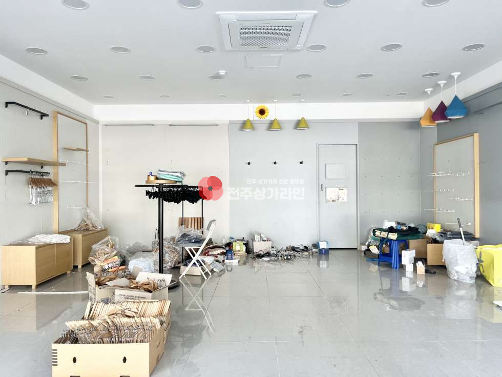 전북 전주완산구 서신동 ⭐백제대로 1층상가⭐화이트톤⭐유동인구많은 위치⭐노출효과 및 홍보효과 좋음⭐ 월세 매물번호 13559 사진 1
