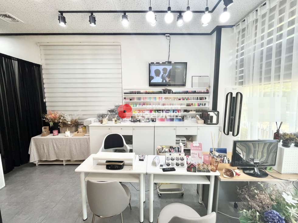 전북 전주완산구 효자동3가 ⭐전주대 근방⭐네일샵 양도양수⭐개방감 좋은상가⭐모든시설,집기 양도⭐ 월세 매물번호 13532 사진 1