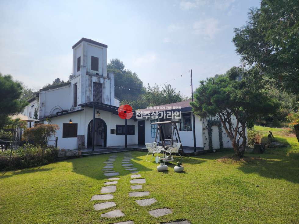 전북 전주완산구 삼천동2가 ⭐삼천동 대지 200평 단독카페⭐주차장완비⭐독채건물, 분위기 끝판왕⭐ 월세 매물번호 13808 사진 1
