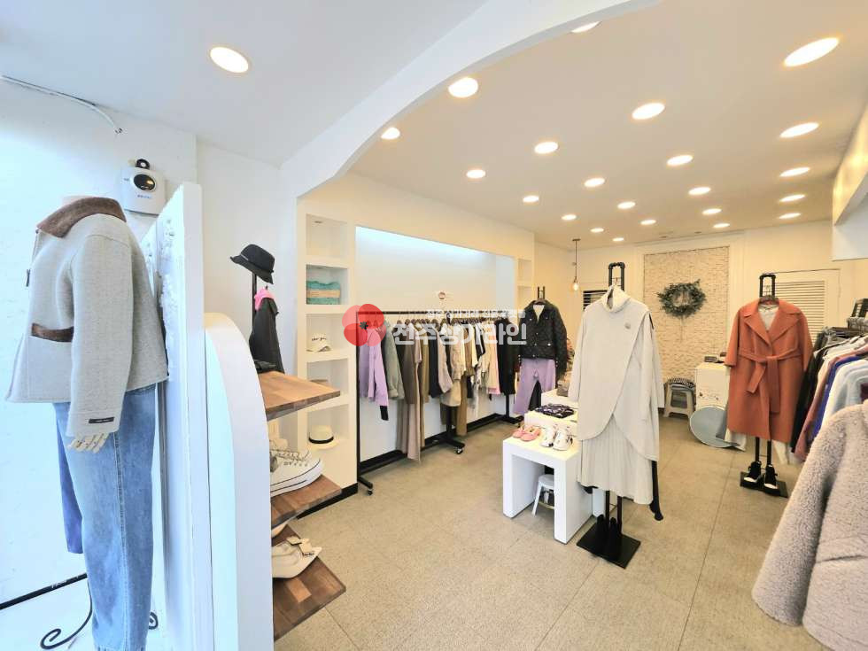 전북 전주완산구 중화산동2가 ⭐옷가게 무권리금 추천⭐1인샵추천⭐타업종가능⭐깔끔한인테리어⭐대로변인접⭐ 월세 매물번호 13106 사진 1